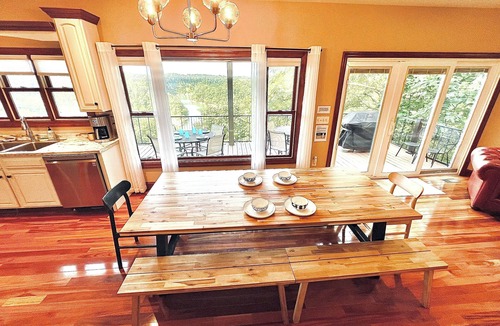 Jamestown House | Sunset Ridge·Sleeps 16·Panoramic Lake Cumberland Views·3 Decks·Jamestown Marina