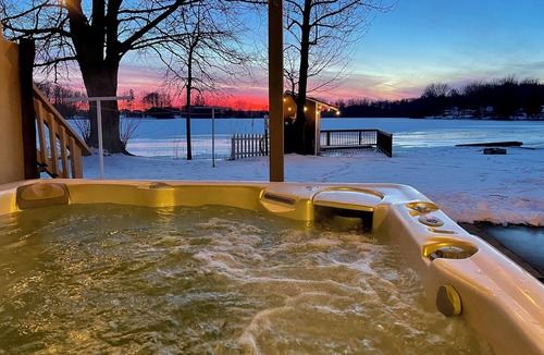 Clare Cabin | Sunset Shores Lake House: Your Ultimate Summer Escape – Lakefront Fun at Sunset Shores