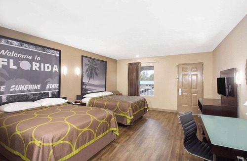 South Pensacola Hotel | Super 8 by Wyndham Pensacola NAS Area