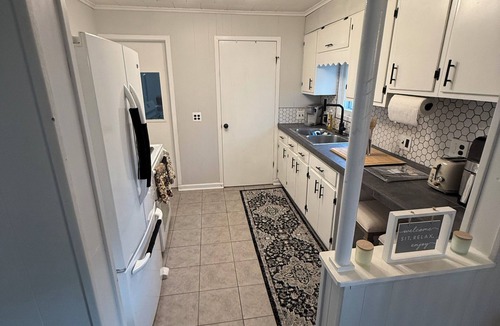 Dearborn Cottage | Super cute cottage in Dearborn