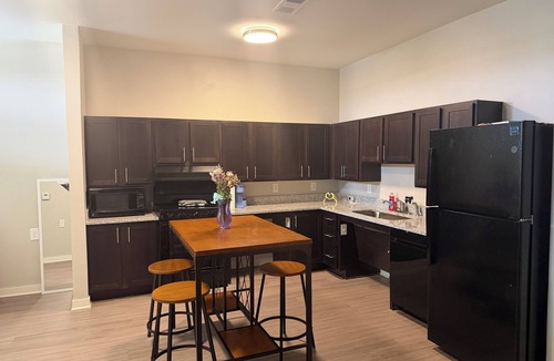 Decatur Ski Chalet | Sweet Peaceful new construction 8-9mi to downtownATL Train Station- next door!