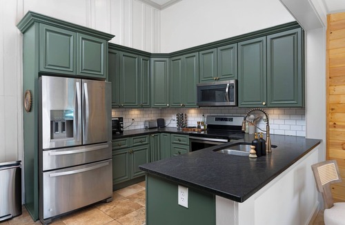 Cartersville House | Team Retreat - Pool, HotTub, Fire Pit - Sleeps 20