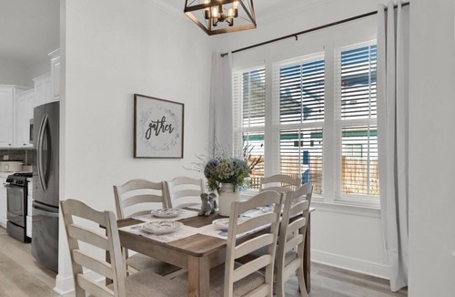 Long Beach House | The All-American Summer Getaway in the Heart of Long Beach! King suite, sleeps 6