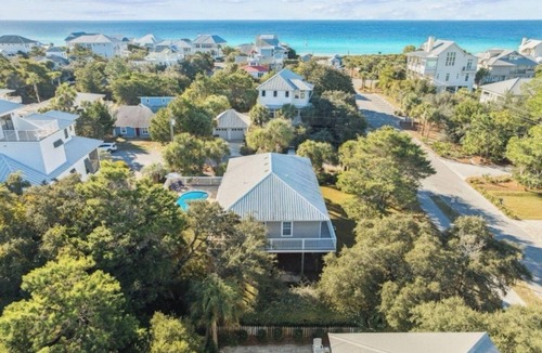 Gulfview Heights House | The Blue Parrot Cottage: ONE BLOCK TO BEACH ACCESS, PRIVATE POOL, SLEEPS 8!