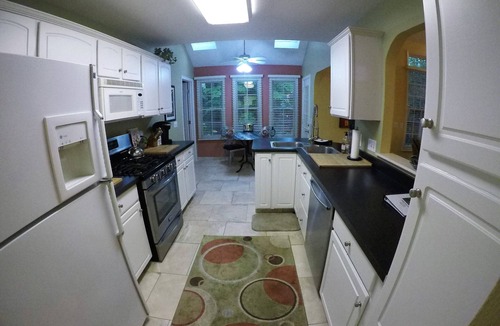 Toledo Condo | The Bluffs Executive Villa~Fireplace~Jacuzzi~3 Bedroom~No Cleaning Fees! Garage!