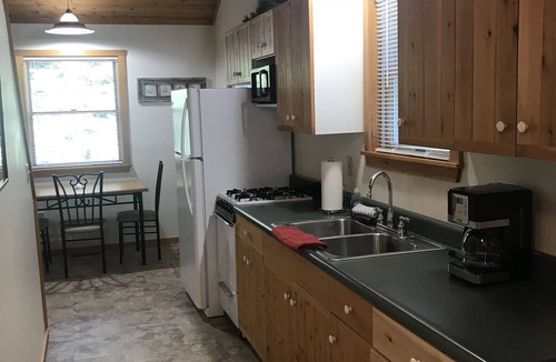 Posen House | The Cottage on Pine Ln @ Hemlock Hills on Mill Pond, near Sunken Lake w/2 kayak