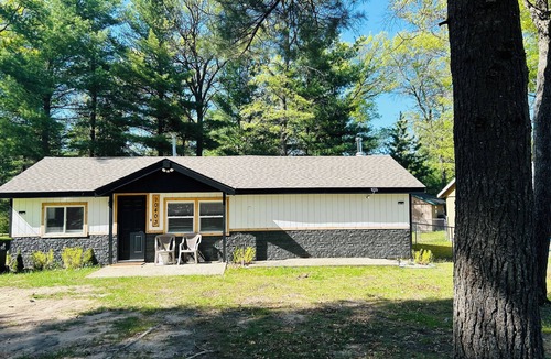 St. Helen House | The Cozy Cabin, Close to ORV Trails, Beach & Restaurants