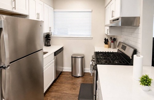 Shannon Villa | The Crestline Stay | Hoover Townhome 2BR U4