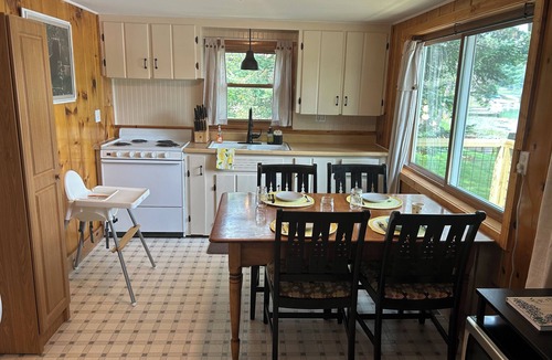 Harrison Cottage | The Escape at Bluegill Lake! No Cleaning Fee Lakefront Family Friendly,Fishing!