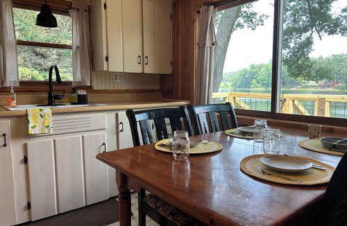 Harrison Cottage | The Escape at Bluegill Lake! No Cleaning Fee Lakefront Family Friendly,Fishing!