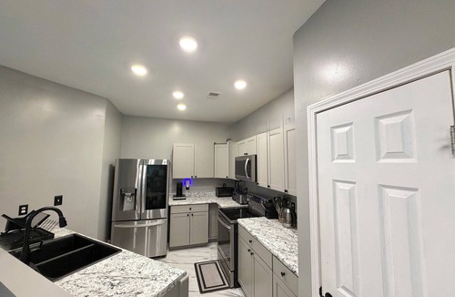 Fairburn House | The Fairburn Luxe Retreat! Fantastic 3-bedroom home, MINUTES AWAY FROM AIRPORT!