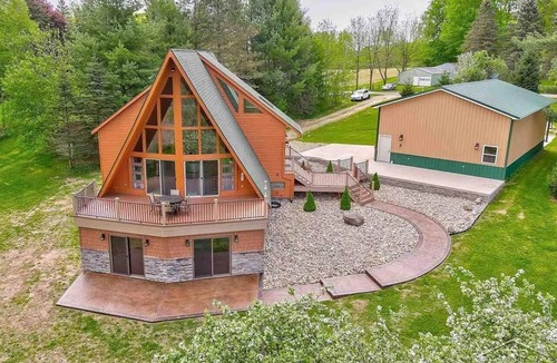 Crystal House | The Gem at Crystal—Perfect Family Cabin on the Lake