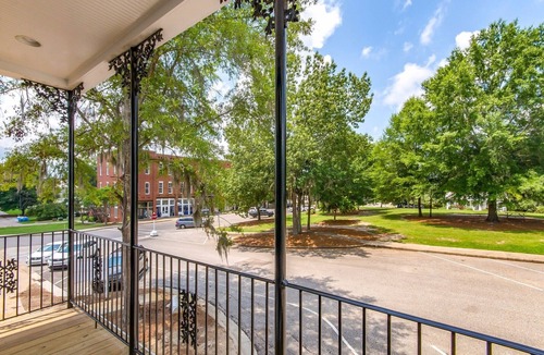 Mount Meigs House | The Guesthouse at The Waters, Walk to Chapel, Pool & Town Square