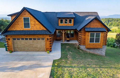 Kodak Cabin | The Heavenly View Hot tub Sauna MNT view WC accessible