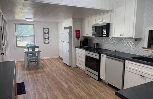 Warrington House | The Heron Hideaway-entire private home near NAS