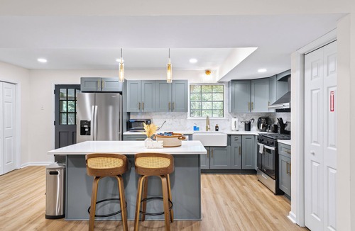 Stockbridge House | The Hidden Oasis-Beautiful 4 bdrm home in Jonesboro minutes away from Atlanta!