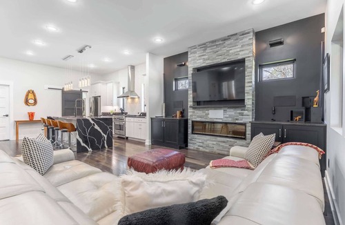 Sunset View House | The High Note Hideaway- Luxe 4BR w/Sauna, Tower Room + Firepit Near Opryland