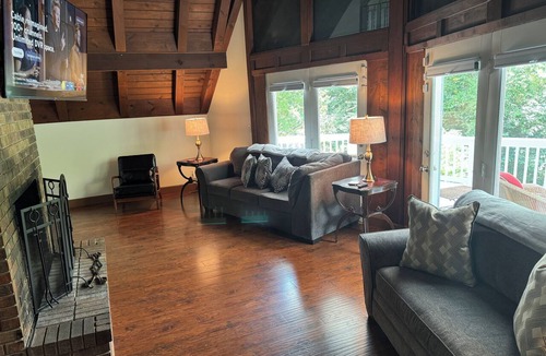 Lucas House | The Honey Pot! Barren River Quiet Living!