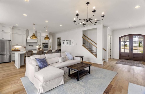 Auburn House | The Hydrangea Game Day House with 65” Smart Tv King Suite Peloton Chefs Kitchen