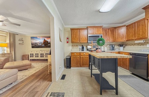 Skyland Park House | The Lazy Tide Inn House