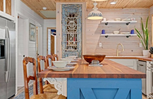 Bid-a-wee Beach House | The Lost Pearl ~ Historic Dog-Friendly Cottage by Private Bid-A-Wee Beach