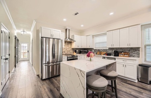 North Nashville House | The Mellow Yellow Retreat! A Beautiful Home – 5 Minutes from Downtown Nashville.