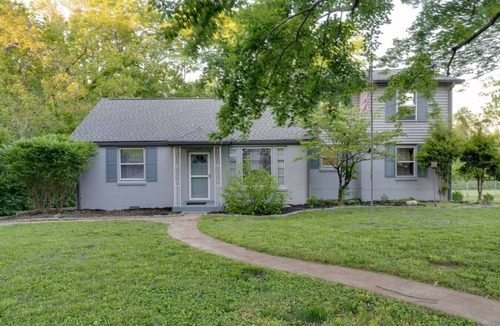 Donelson House | The Nashville Playground: 5BR Home with Hot Tub, Cinema, and Arcade
