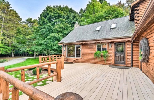 Caro Cabin | The perfect den surrounded by natures beauty to enjoy with your loved ones!