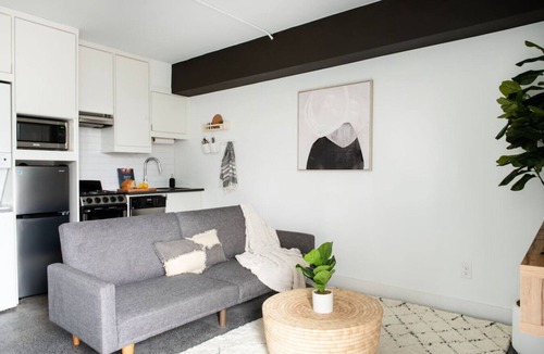 Virginia Highland Apartment | The Raylen – Walk to Ponce City Market + Rooftop