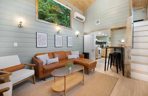 Lookout Valley Neighborhood Association Cabin | The Red Roost Cabin