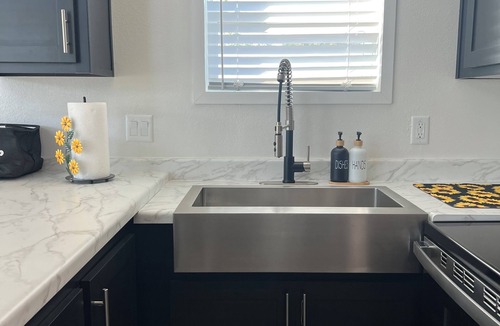 Foley House | The Sunflower Villa - 15 Miles from the Beach!