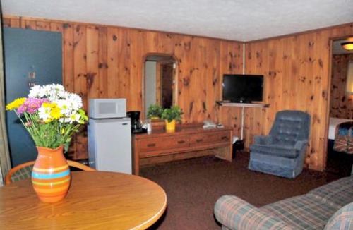Munising Hotel | The Sunset Motel