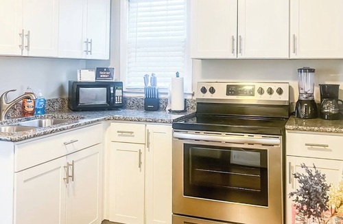 Huntsville Cottage | The Tiny House on Schiffman | Yard + Downtown