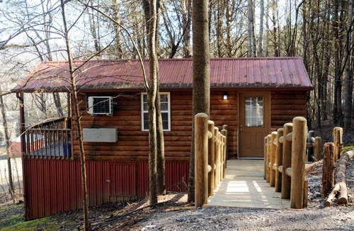 Sparta House | "The ToolShed" Cabin - A Pet Friendly Cabin with a view! Near Fall Creek Falls!