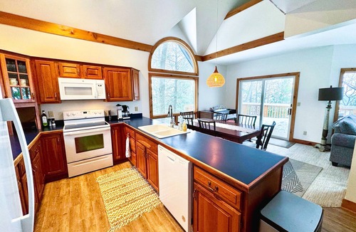 Pentwater House | The Treehouse at Duna Vista - Crow’s nest views, Association beach, pool, tennis