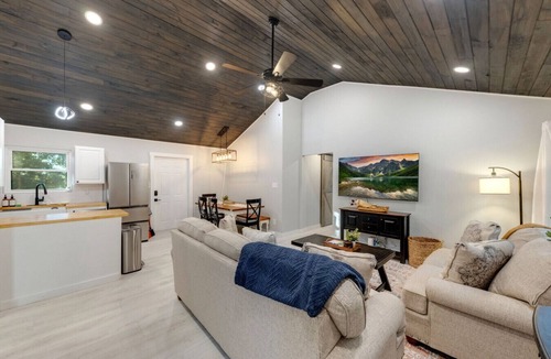 Eagleton Village Cabin | The White Lodge | 4BDR | Sleeps 8 with Fire Pit!