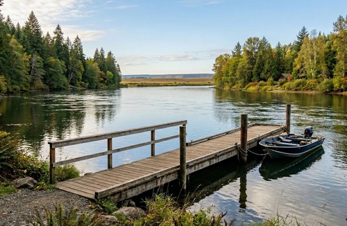 Ingalls Cabin | The Willow. New 4 room, 2 bath cabin on Menominee River w/fireplace, hot tub.