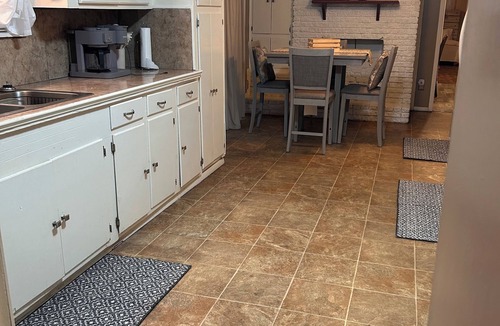 Summit House | This beautiful, spacious, cozy home is located right in the heart of Summit, MS.