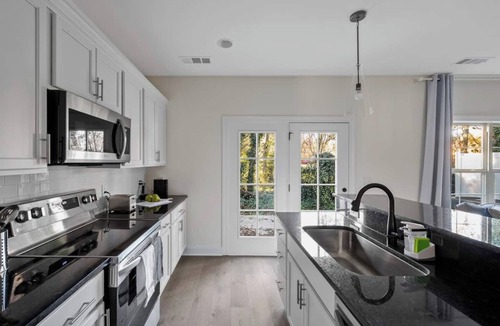 Lakewood House | This townhouse is a 3 bedroom(s), 2.5 bathrooms, located in Nashville, TN.