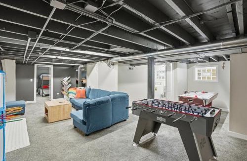 Valparaiso House | Three Waters Escape 2 Kings Game Lounge