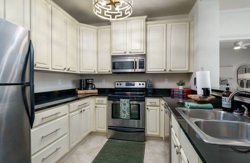 Tuscaloosa Condo | TideSide: Your Premier 2-Bedroom Retreat Near Campus & Stadium
