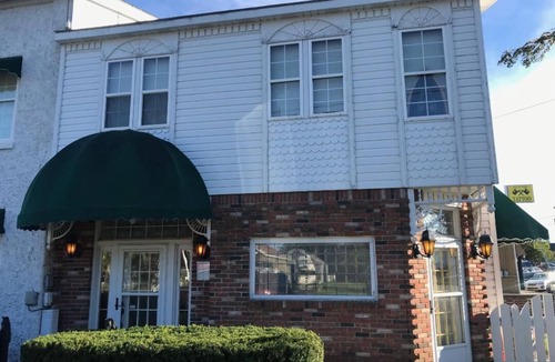 Mackinaw City Apartment | Tiffany's Premier Studio Vacation Rental Downtown Mackinaw City