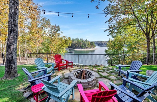 Crane Hill House | Tigua’s Sunrise - Fishing Pontoon + Dock, Pet-Friendly