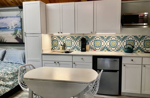 Foley House | Tiny for Two + Small Dog OK! - Near BEACH, SPORTS COMPLEX, OWA, TANGER