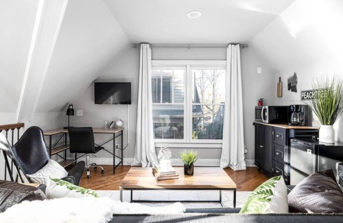 East Side House | Tiny House Living in heart of ATL +secret backyard