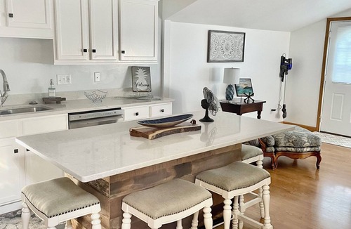 Howe House | 'Tis Our Cottage: Modern Lakefront clean lake quiet & relaxing Just off toll Rd