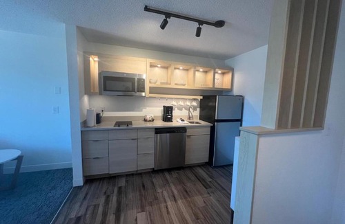 Warren Hotel | TownePlace Suites Detroit Warren