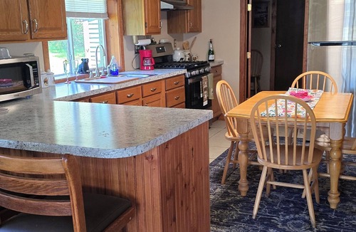 Sanford House | Tranquil 1-bedroom Cottageon Beautiful Sanford Lake!