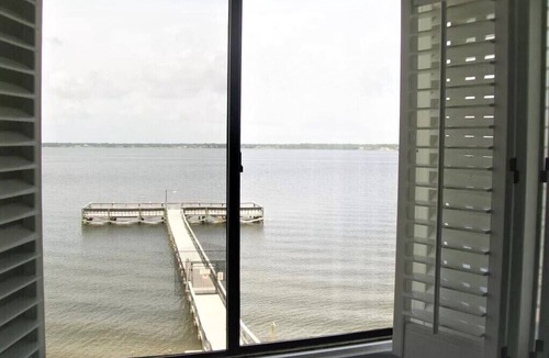 Navarre Beach Apartment | Treasure by the Sound-Sound Front Studio with Community Pool/Private Pier