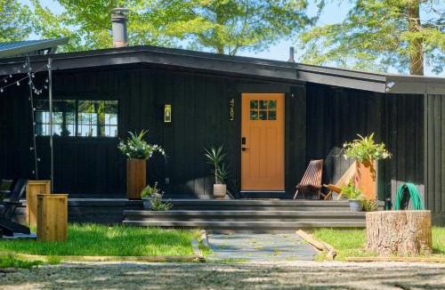 Manistee House | TreeTops of Lake Michigan Beach Front and Spa Family Home